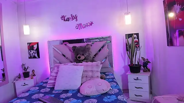 Karly moon online show from 28, 7, 2026