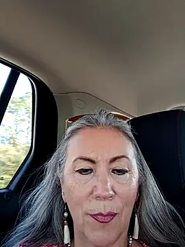 EvaRobinson online show from 8, 2, 2025