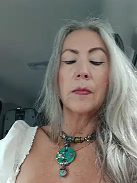 EvaRobinson online show from 12, 9, 2025