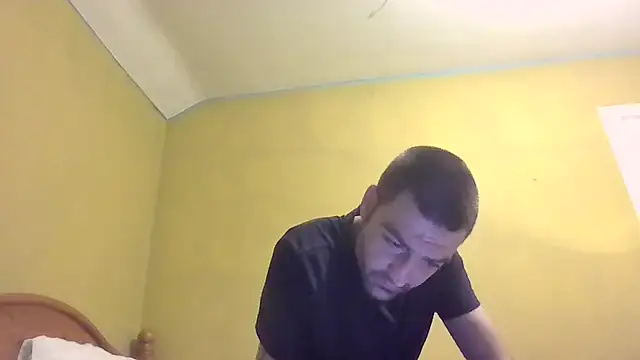 Snapshot of ThatGuyNextDoor1992 chatting on 7, 3, 2025 ThatGuyNextDoor1992 online show from 7, 3, 2025