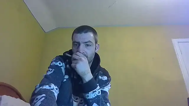 Snapshot of ThatGuyNextDoor1992 chatting on 8, 3, 2025 ThatGuyNextDoor1992 online show from 8, 3, 2025