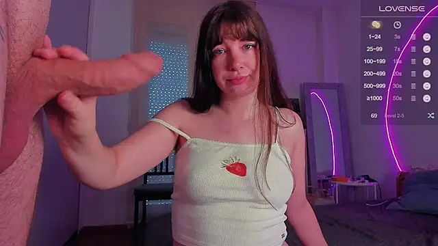 Snapshot of alicekaneky chatting on 28, 10, 2025 alicekaneky online show from 28, 10, 2025