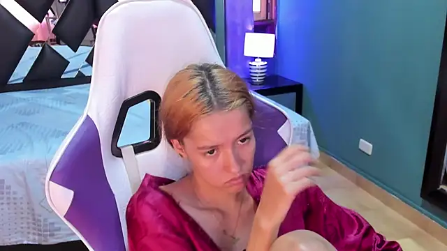 Linda4Petite online show from 26, 1, 2025