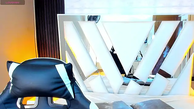 Linda4Petite online show from 24, 9, 2025