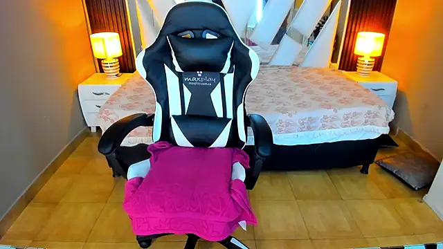 Linda4Petite online show from 17, 10, 2025