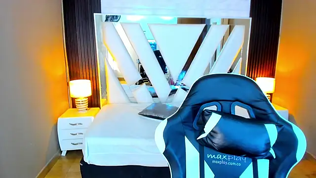 Linda4Petite online show from 5, 11, 2025