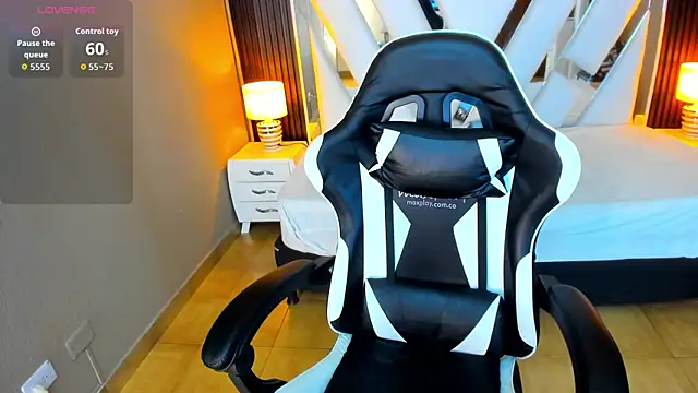 Linda4Petite online show from 21, 11, 2025