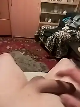 Snapshot of Robertino21cm chatting on 15, 12, 2025 Robertino21cm online show from 15, 12, 2025