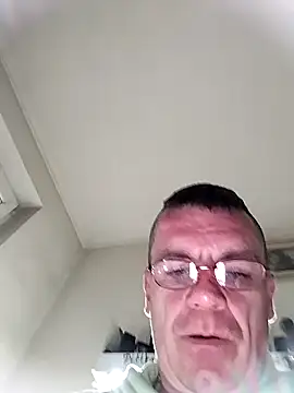 Snapshot of Robertino21cm chatting on 27, 3, 2026 Robertino21cm online show from 27, 3, 2026