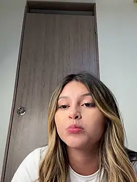 Snapshot of lunablossom_ chatting on 26, 12, 2024 lunablossom online show from 26, 12, 2024