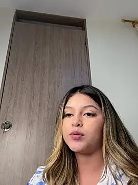 Snapshot of lunablossom_ chatting on 10, 1, 2025 lunablossom online show from 10, 1, 2025