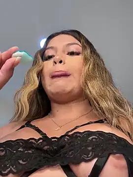 Snapshot of lunablossom_ chatting on 14, 1, 2025 lunablossom online show from 14, 1, 2025