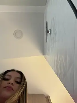 Snapshot of lunablossom_ chatting on 7, 2, 2025 lunablossom online show from 7, 2, 2025