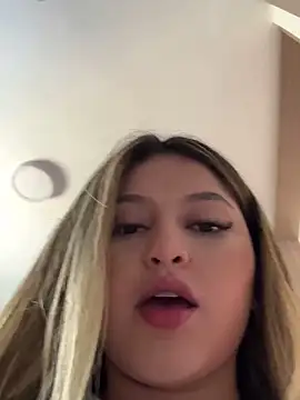 Snapshot of lunablossom_ chatting on 16, 3, 2025 lunablossom online show from 16, 3, 2025