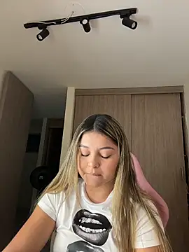 lunablossom  online show from 25, 3, 2026