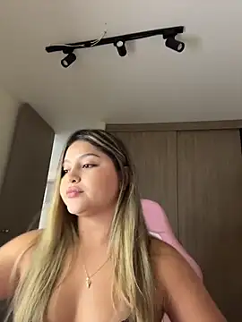 lunablossom  online show from 25, 3, 2026