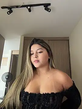 lunablossom  online show from 23, 4, 2026