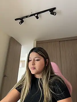 lunablossom  online show from 24, 4, 2026