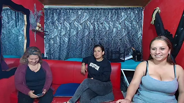 lesbiancuple online show from 7, 3, 2025