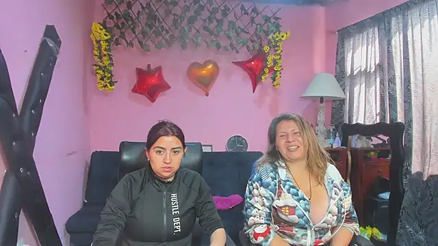 lesbiancuple online show from 17, 2, 2026