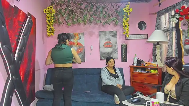 lesbiancuple online show from 1, 4, 2026