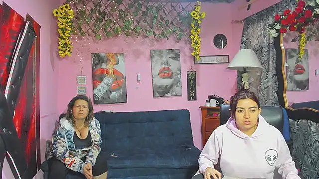 lesbiancuple online show from 16, 4, 2026