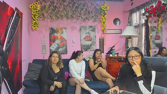 lesbiancuple online show from 18, 4, 2026