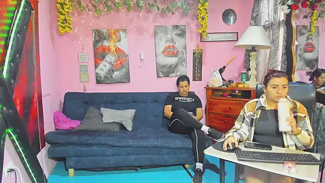 lesbiancuple online show from 22, 4, 2026