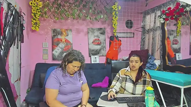 lesbiancuple online show from 19, 5, 2026