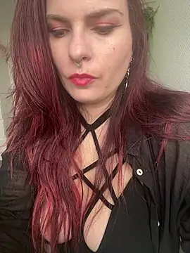 LunaMoongirl online show from 28, 2, 2025