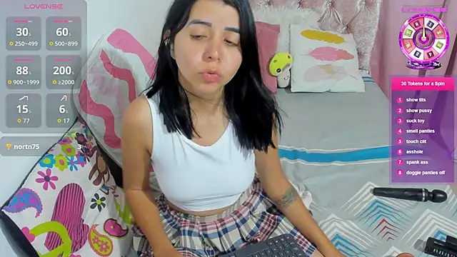 Snapshot of amy_petite chatting on 19, 10, 2025 amy petite online show from 19, 10, 2025