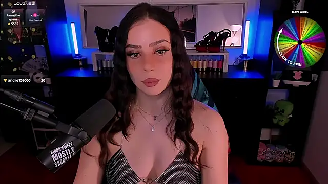 Snapshot of SofiRusselle chatting on 13, 11, 2025 SofiRusselle online show from 13, 11, 2025