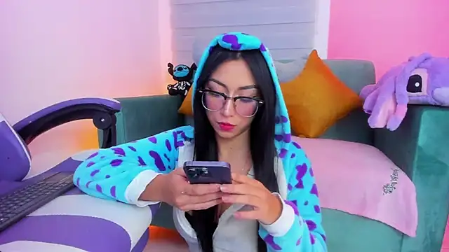 Snapshot of sophie_cute66 chatting on 16, 12, 2025 sophie cute66 online show from 16, 12, 2025