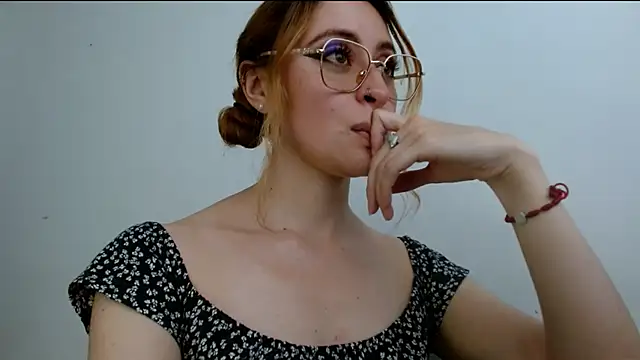 Snapshot of Juls_winter_ chatting on 2, 6, 2026 Juls winter online show from 2, 6, 2026