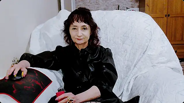 AnnieEltgant online show from 15, 1, 2025