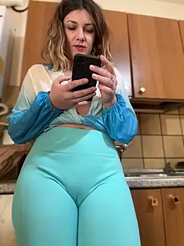 Snapshot of DaisyVibesss chatting on 17, 12, 2024 DaisyVibesss online show from 17, 12, 2024