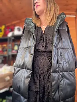 Snapshot of DaisyVibesss chatting on 31, 12, 2024 DaisyVibesss online show from 31, 12, 2024