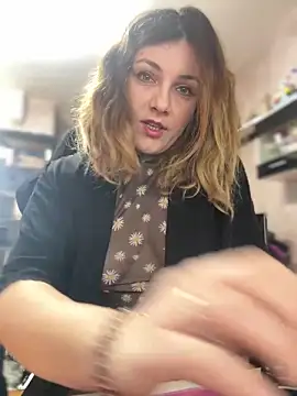 Snapshot of DaisyVibesss chatting on 10, 1, 2025 DaisyVibesss online show from 10, 1, 2025