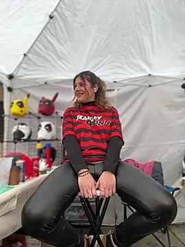 Snapshot of DaisyVibesss chatting on 23, 2, 2025 DaisyVibesss online show from 23, 2, 2025