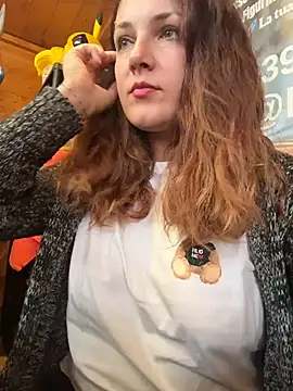 Snapshot of DaisyVibesss chatting on 17, 12, 2025 DaisyVibesss online show from 17, 12, 2025