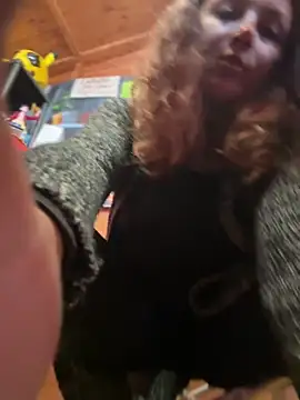 Snapshot of DaisyVibesss chatting on 19, 12, 2025 DaisyVibesss online show from 19, 12, 2025