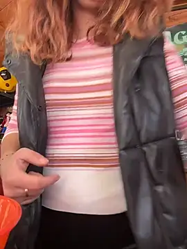 Snapshot of DaisyVibesss chatting on 20, 12, 2025 DaisyVibesss online show from 20, 12, 2025