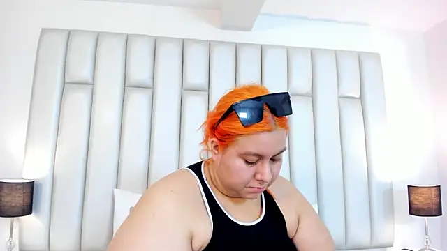 aandreaperez online show from 24, 2, 2025