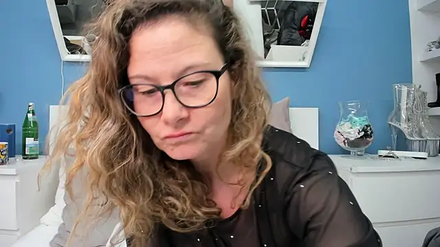 izzy-mendosa online show from 13, 4, 2026