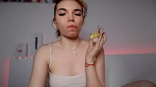 Snapshot of olivka-flower chatting on 1, 2, 2025 olivka-flower online show from 1, 2, 2025