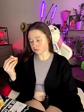 Snapshot of sweetest_pie chatting on 22, 12, 2025 sweetest pie online show from 22, 12, 2025