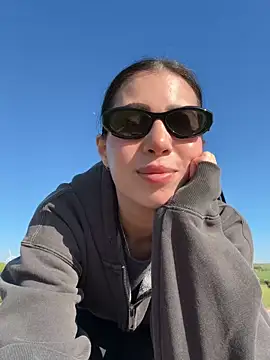 clairewntr online show from 25, 4, 2026