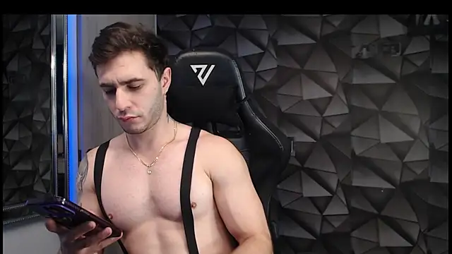 Snapshot of Latino_stud4u chatting on 8, 9, 2025 Latino stud4u online show from 8, 9, 2025