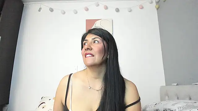 Snapshot of aisha_latina chatting on 15, 1, 2025 aisha latina online show from 15, 1, 2025