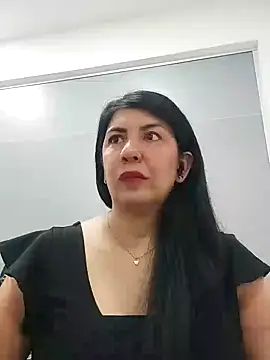 Snapshot of aisha_latina chatting on 4, 2, 2025 aisha latina online show from 4, 2, 2025